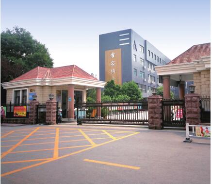 东升国际向济宁市霍家街小学捐赠99961元修建操场