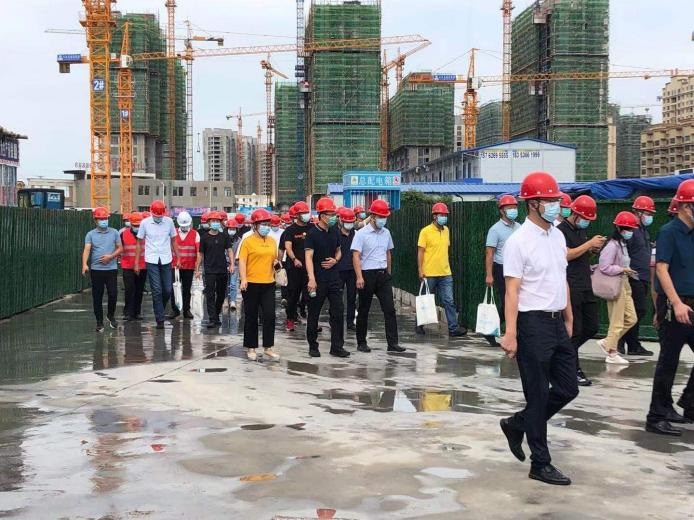 济宁市住建局领导带队观摩指导东升国际梁山山水龙城项目、龙城国尊府北区项目扬尘治理工作